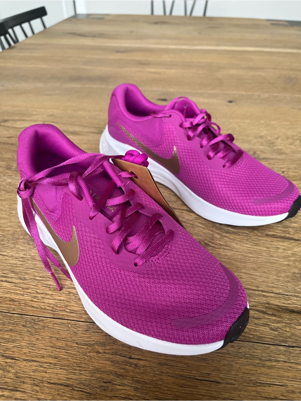 Size 8.5 Women’s Nike Revolution 7 Hot Fuchsia Red Bronze Running Shoes - Picture 5 of 7